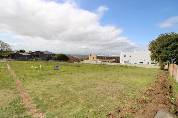 600 m² Land