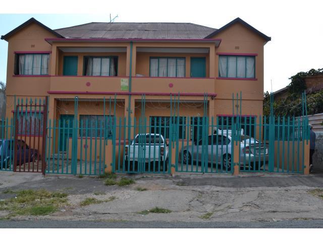Bachelor apartment in Troyeville