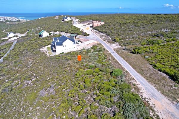 300 m² Land