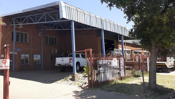 2 893  m² Commercial space