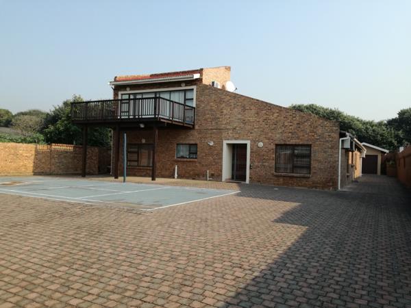 6 Bedroom House