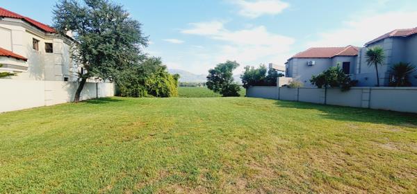1 081 m² Land