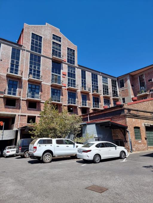 243  m² Commercial space