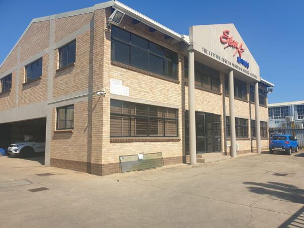 3 000  m² Industrial space