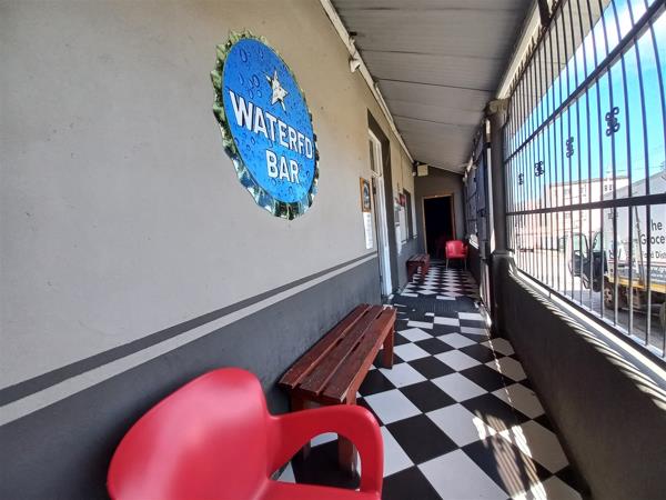 329  m² Commercial space