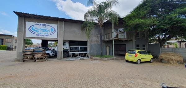 906  m² Commercial space