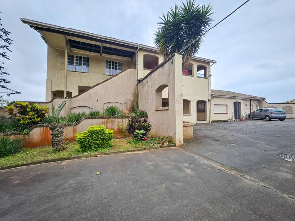 27 Bedroom House