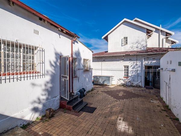 10 Bedroom House
