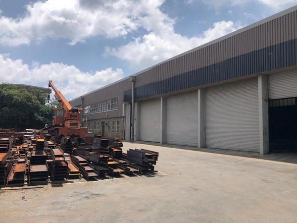 7 700  m² Industrial space