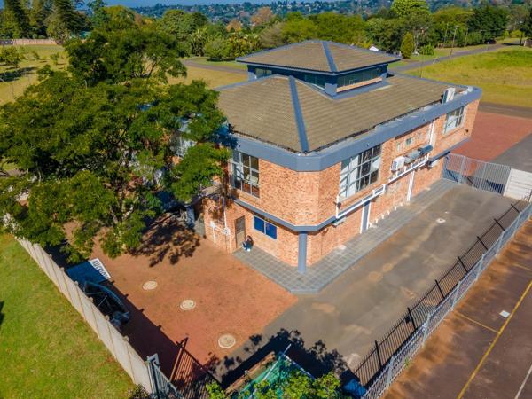 584  m² Commercial space