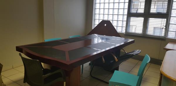 102  m² Commercial space