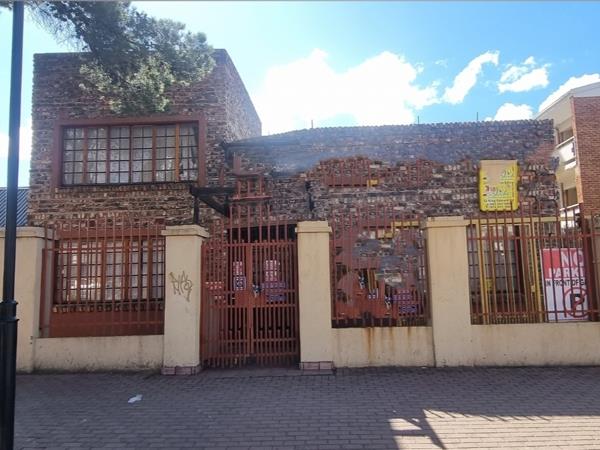 900  m² Commercial space