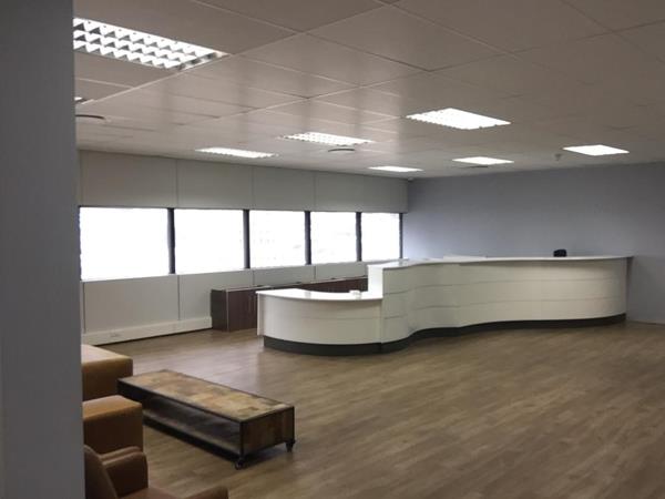 956  m² Office Space