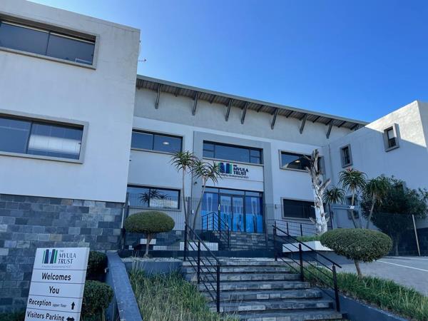 1 800  m² Commercial space