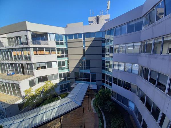 896  m² Office Space