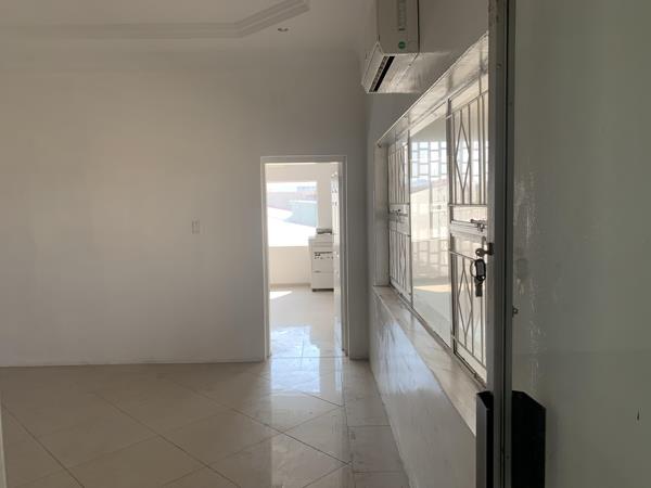 95  m² Commercial space