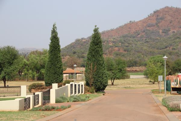 818 m² Land