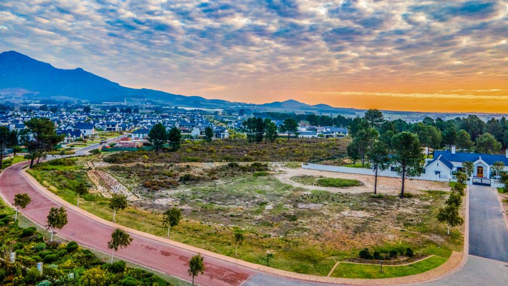 4 204 m² Land
