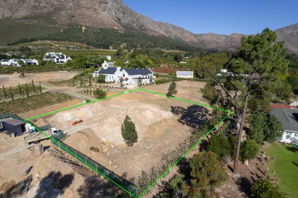 3 213 m² Land