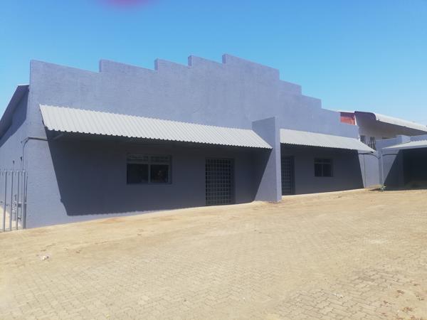 1 200  m² Commercial space