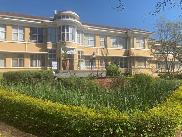 422  m² Commercial space