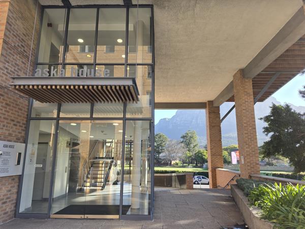 243 m² Commercial space