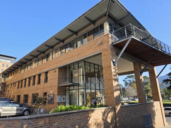 243 m² Commercial space