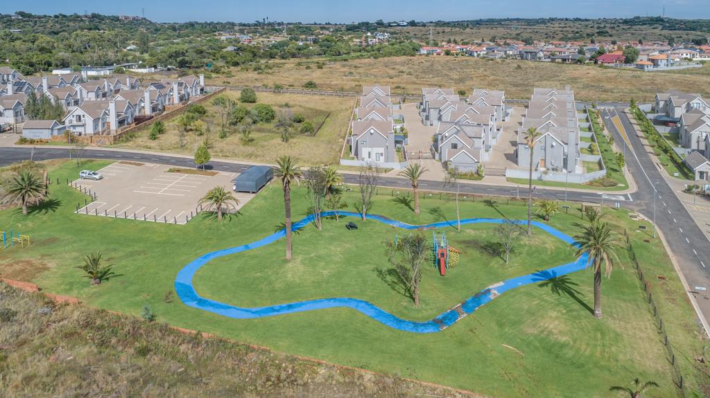 815 m² Land