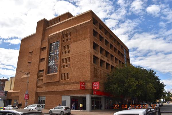 2 000  m² Commercial space