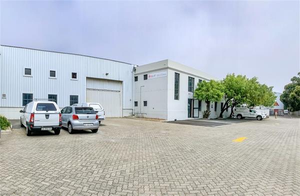 917  m² Industrial space