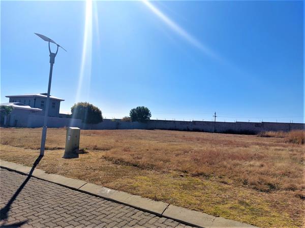 1 125 m² Land