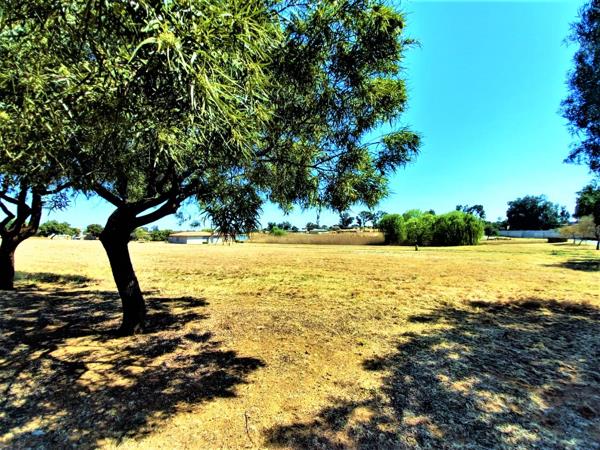 750 m² Land
