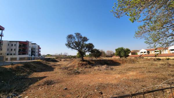 8 718 m² Land