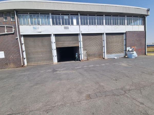 1 700  m² Industrial space