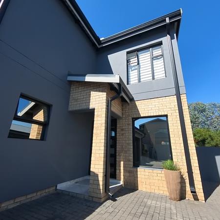 4 Bedroom Townhouse
