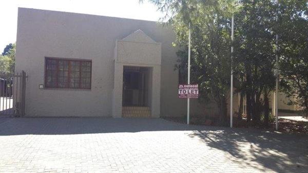 1 300  m² Commercial space