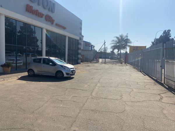 2 300 m² Commercial space