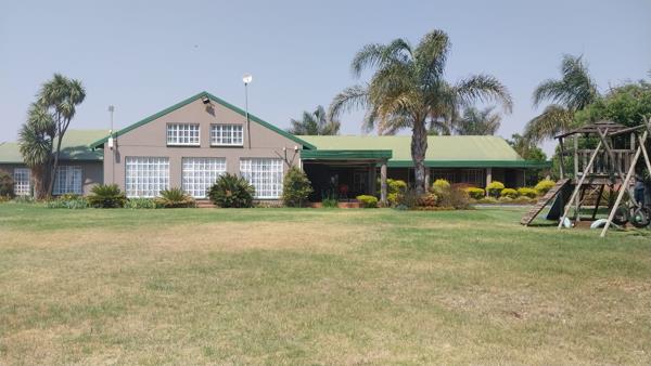 6.1 ha Smallholding
