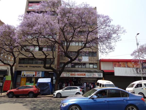 696 m² Commercial space