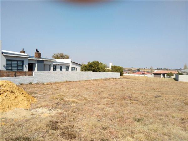 1 000 m² Land