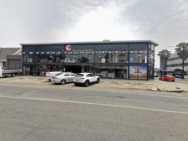 940 m² Commercial space