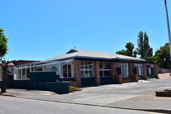 673  m² Commercial space