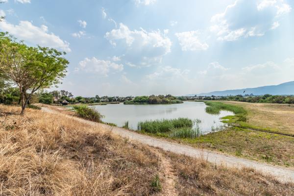 700 m² Land