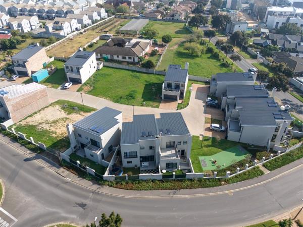 4 Bedroom Townhouse