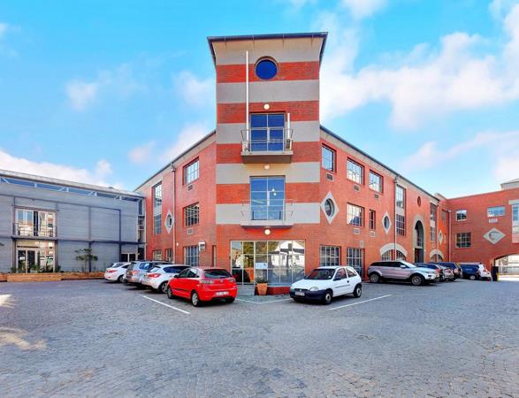 104  m² Commercial space