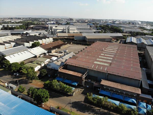 8 000  m² Industrial space