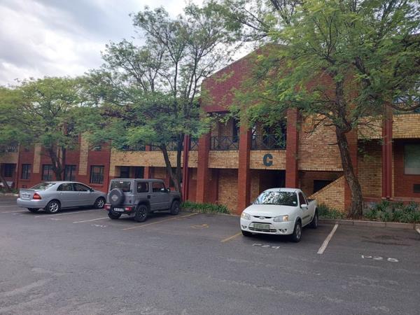 213  m² Commercial space