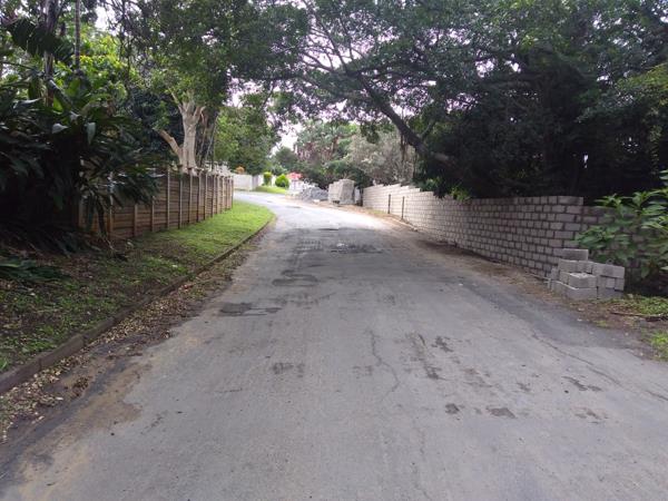 1 758 m² Land