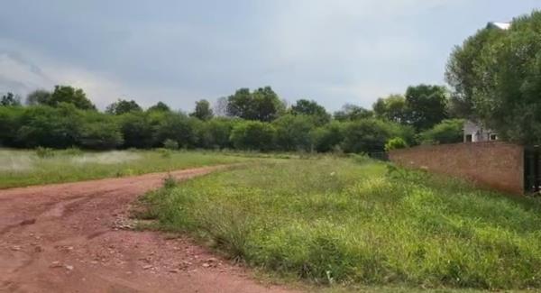 1 930 m² Land