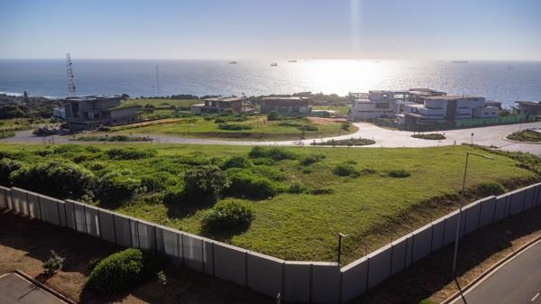 1 008 m² Land